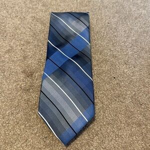 Calvin Klein 100% silk tie extra long